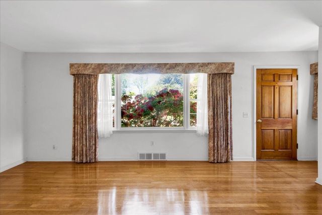 27 Brierwood Lane, Burlington, VT 05408