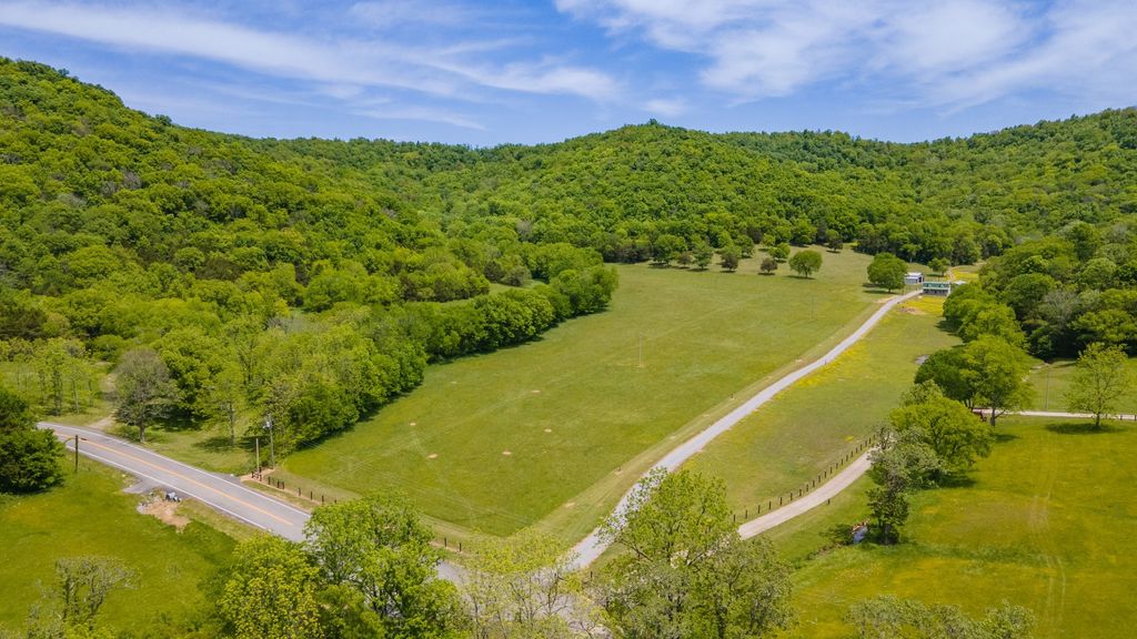 9701 Fox Hollow Rd, Christiana, TN 37037