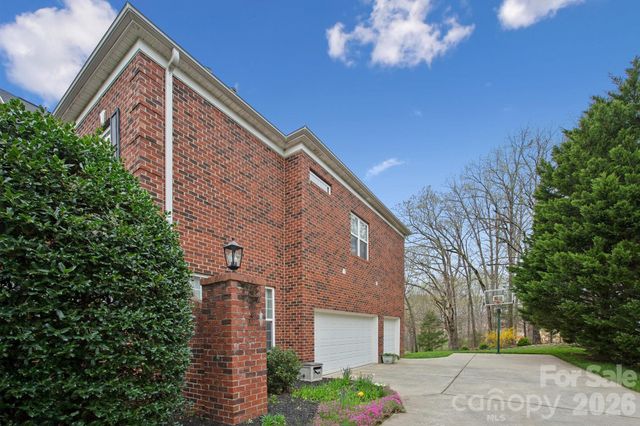 9018 Kensington Forest Drive, Harrisburg, NC 28075