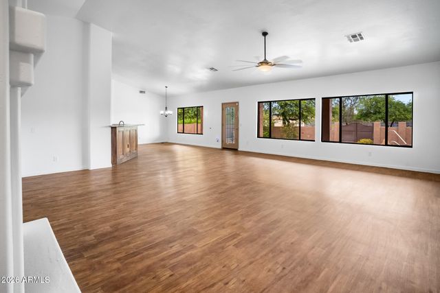 512 E JORDON Lane, Phoenix, AZ 85086