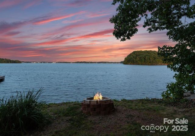 16318 Belle Isle Drive, Cornelius, NC 28031