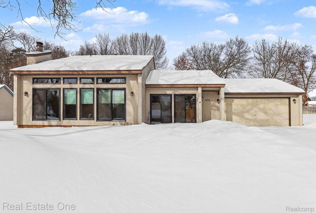 6226 Pinewood Drive, Independence Charter Township, MI 48346