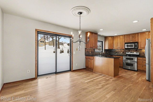 6226 Pinewood Drive, Independence Charter Township, MI 48346