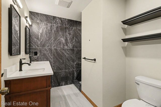 6226 Pinewood Drive, Independence Charter Township, MI 48346