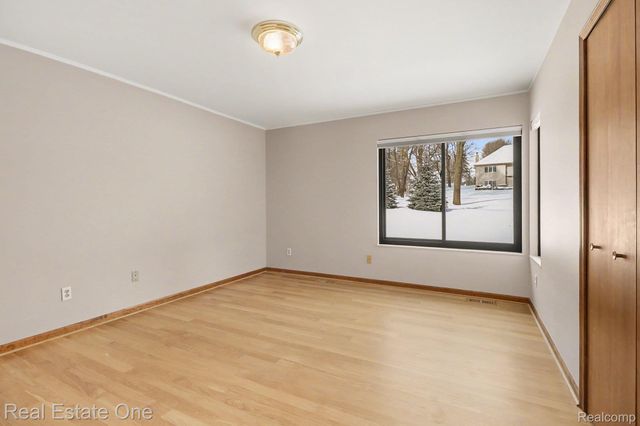 6226 Pinewood Drive, Independence Charter Township, MI 48346