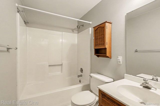 6226 Pinewood Drive, Independence Charter Township, MI 48346