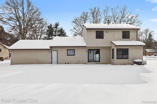 6226 Pinewood Drive, Independence Charter Township, MI 48346