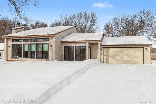 6226 Pinewood Drive, Independence Charter Township, MI 48346