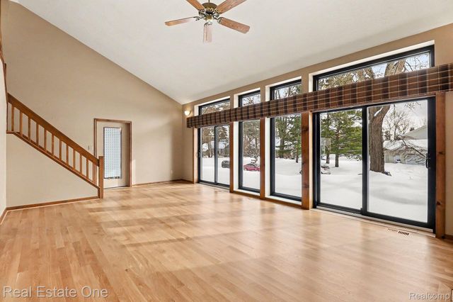 6226 Pinewood Drive, Independence Charter Township, MI 48346