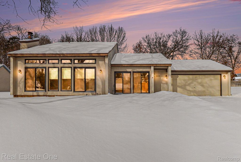 6226 Pinewood Drive, Independence Charter Township, MI 48346