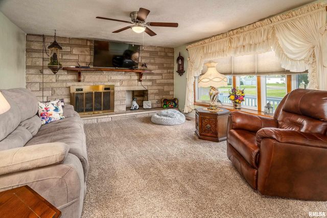 2305 WEAVER Road, Herrin, IL 62948