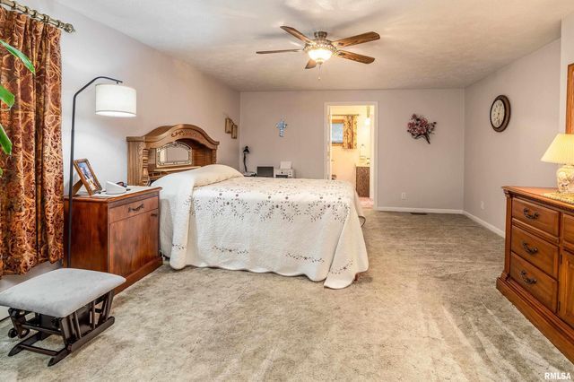 2305 WEAVER Road, Herrin, IL 62948