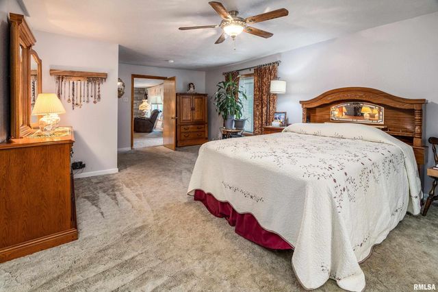 2305 WEAVER Road, Herrin, IL 62948