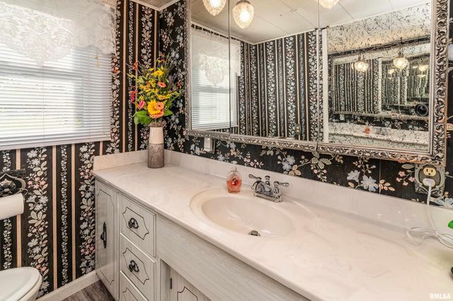 2305 WEAVER Road, Herrin, IL 62948