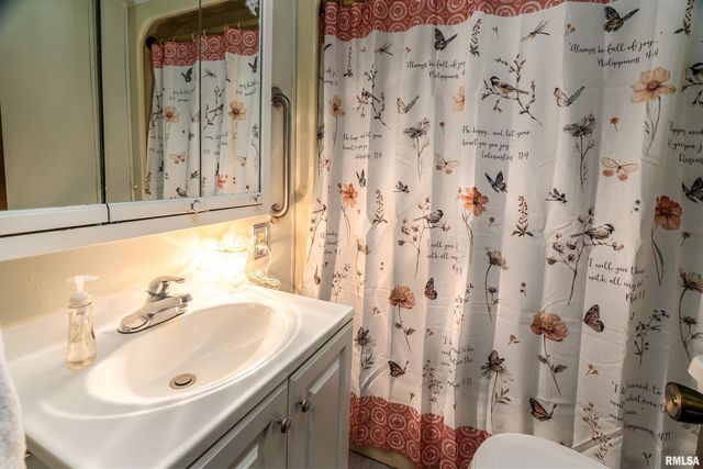 2305 WEAVER Road, Herrin, IL 62948