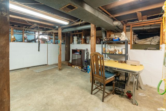 2305 WEAVER Road, Herrin, IL 62948