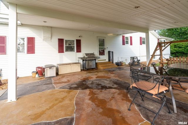 2305 WEAVER Road, Herrin, IL 62948