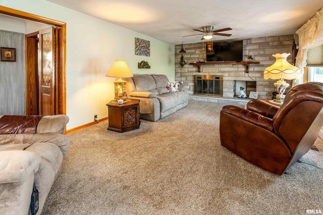 2305 WEAVER Road, Herrin, IL 62948