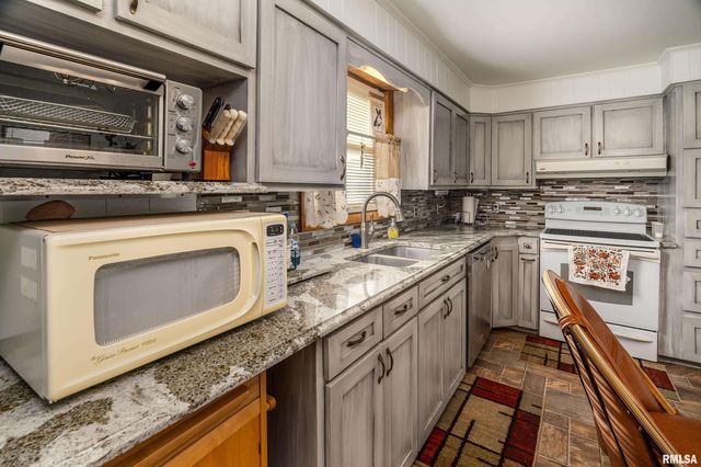 2305 WEAVER Road, Herrin, IL 62948