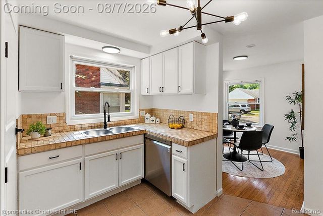 21711 Bournemouth Street, Harper Woods, MI 48225