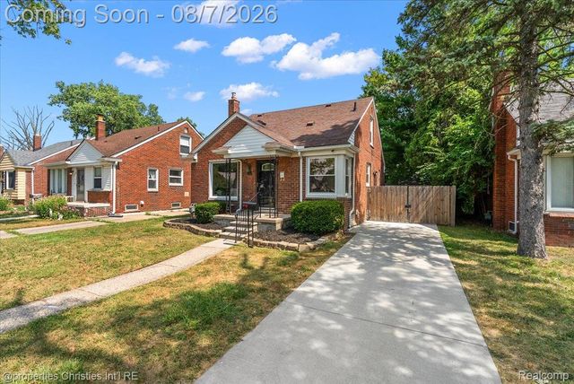 21711 Bournemouth Street, Harper Woods, MI 48225