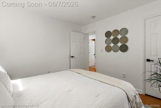 21711 Bournemouth Street, Harper Woods, MI 48225