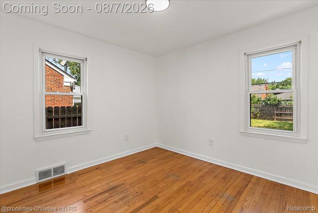 21711 Bournemouth Street, Harper Woods, MI 48225