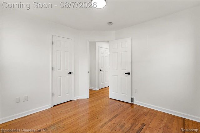 21711 Bournemouth Street, Harper Woods, MI 48225
