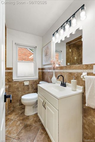 21711 Bournemouth Street, Harper Woods, MI 48225
