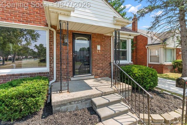 21711 Bournemouth Street, Harper Woods, MI 48225
