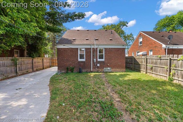 21711 Bournemouth Street, Harper Woods, MI 48225