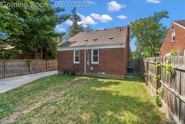 21711 Bournemouth Street, Harper Woods, MI 48225