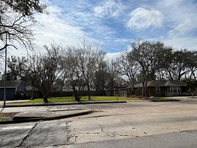 5905 Beechnut Street, Houston, TX 77074