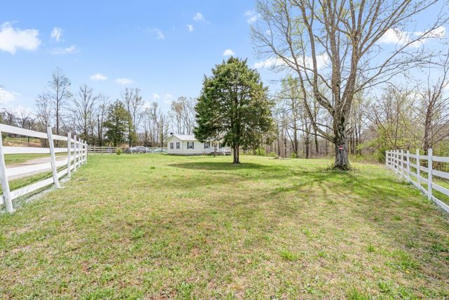 2946 Forks River Rd, Waverly, TN 37185