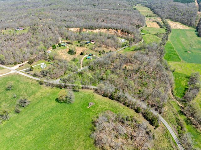 2946 Forks River Rd, Waverly, TN 37185