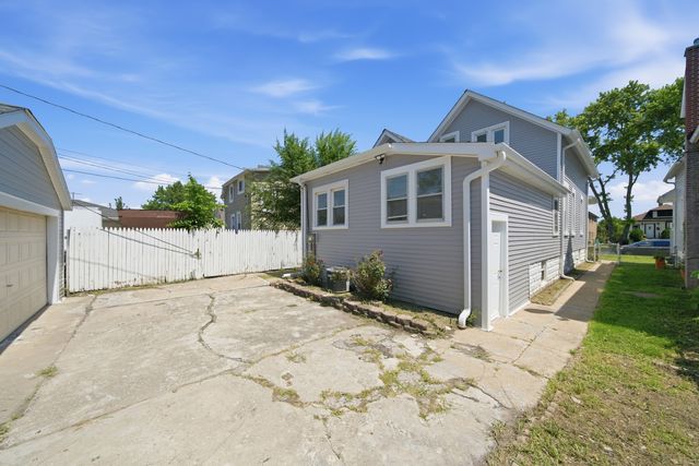 124 N 11th Avenue, Melrose Park, IL 60160