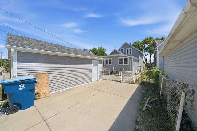 124 N 11th Avenue, Melrose Park, IL 60160