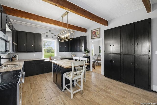 704 N Creek Rd, Comfort, TX 78013