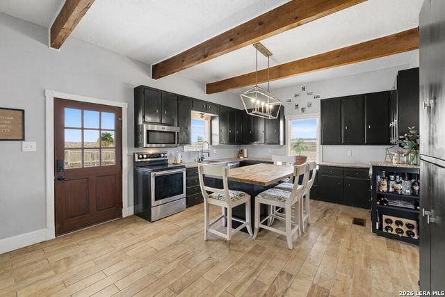704 N Creek Rd, Comfort, TX 78013