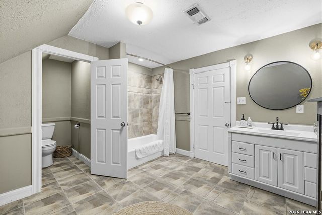 704 N Creek Rd, Comfort, TX 78013