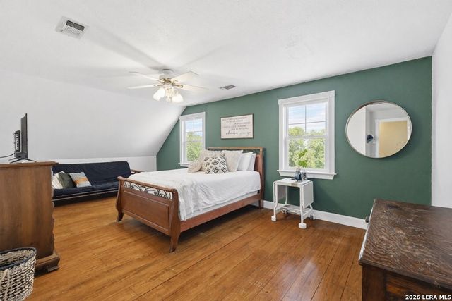 704 N Creek Rd, Comfort, TX 78013