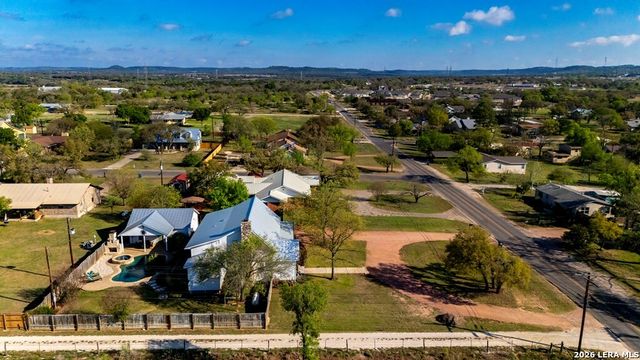 704 N Creek Rd, Comfort, TX 78013