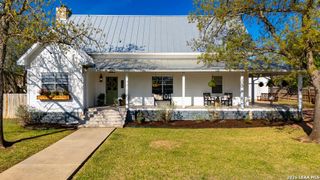 704 N Creek Rd, Comfort, TX 78013