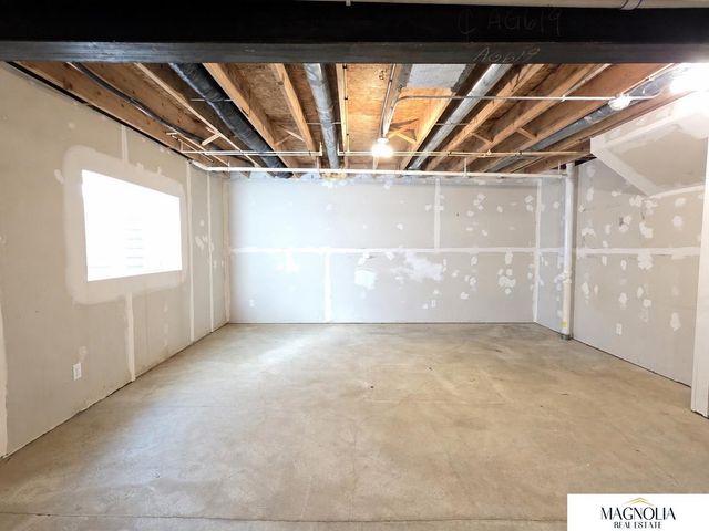 19501 T Street, Omaha, NE 68135