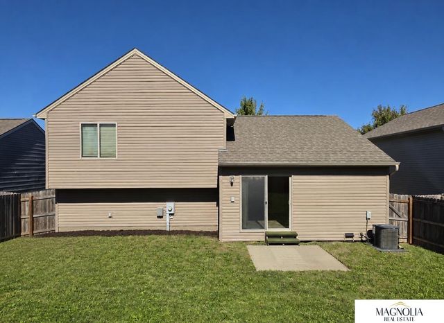 19501 T Street, Omaha, NE 68135