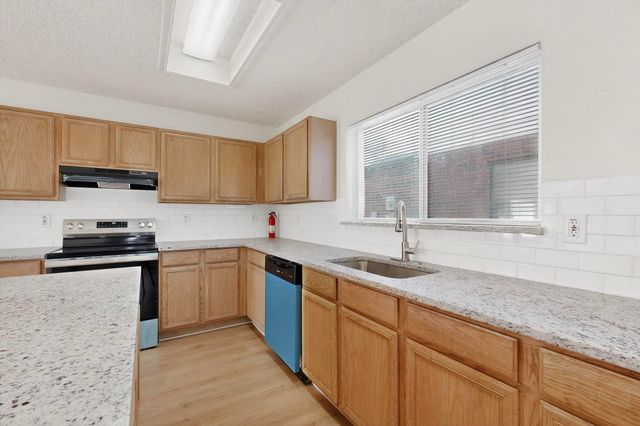 824 Willow Wood Drive, Cedar Hill, TX 75104