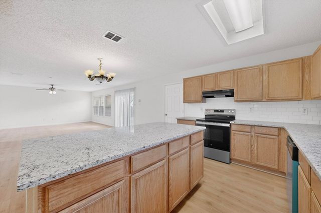 824 Willow Wood Drive, Cedar Hill, TX 75104