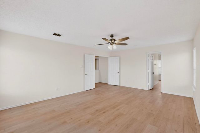 824 Willow Wood Drive, Cedar Hill, TX 75104