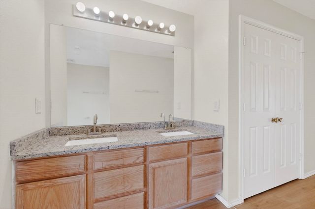 824 Willow Wood Drive, Cedar Hill, TX 75104