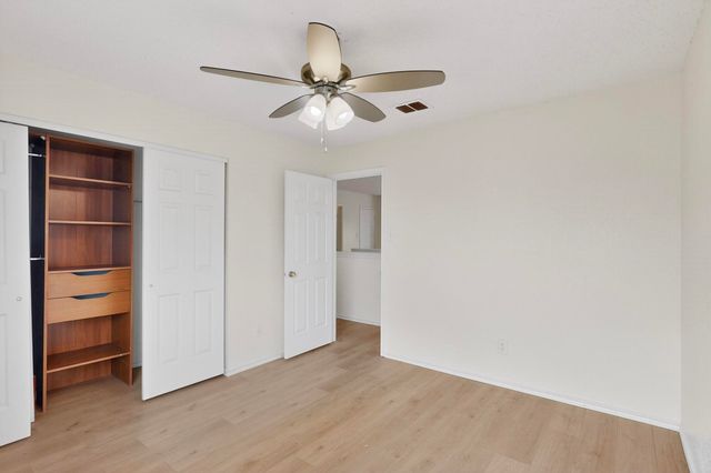 824 Willow Wood Drive, Cedar Hill, TX 75104